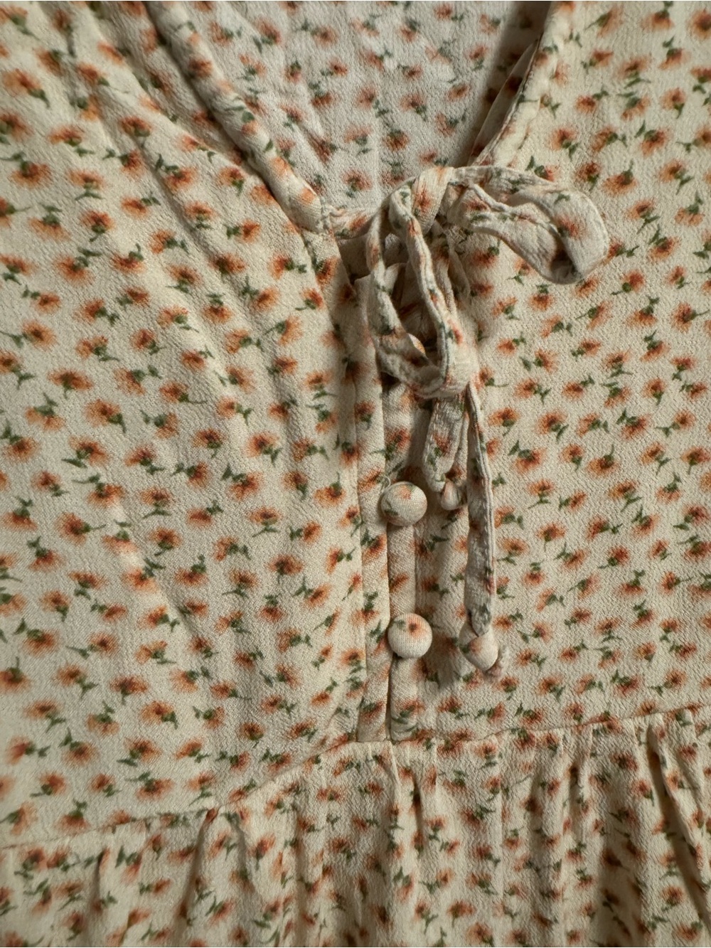 Women’s Cream Floral V-Neck Tiered Long-Sleeve Dress - Picture 5 of 6